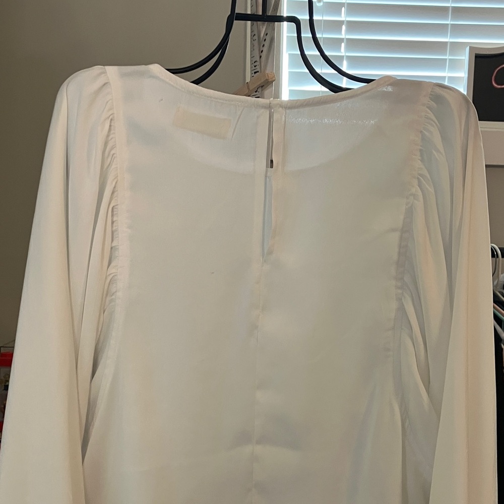 Elegant White Women's Top - Picture 9 of 11